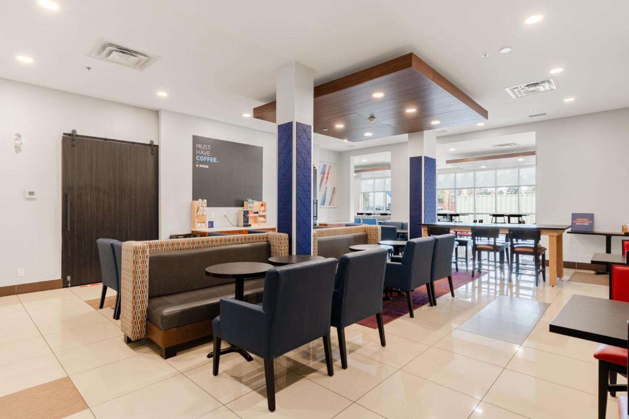 Holiday Inn Express Hotel & Suites-Edmonton South By Ihg Exterior foto