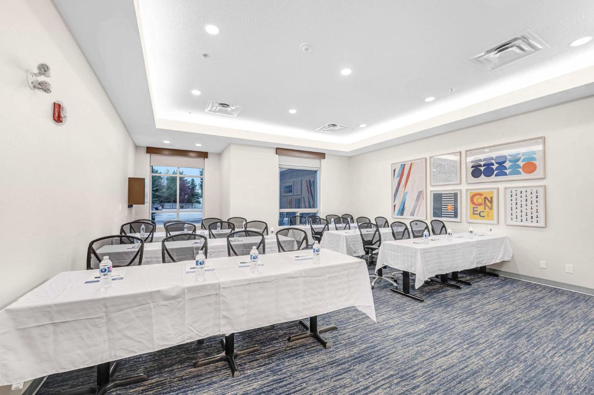 Holiday Inn Express Hotel & Suites-Edmonton South By Ihg Exterior foto