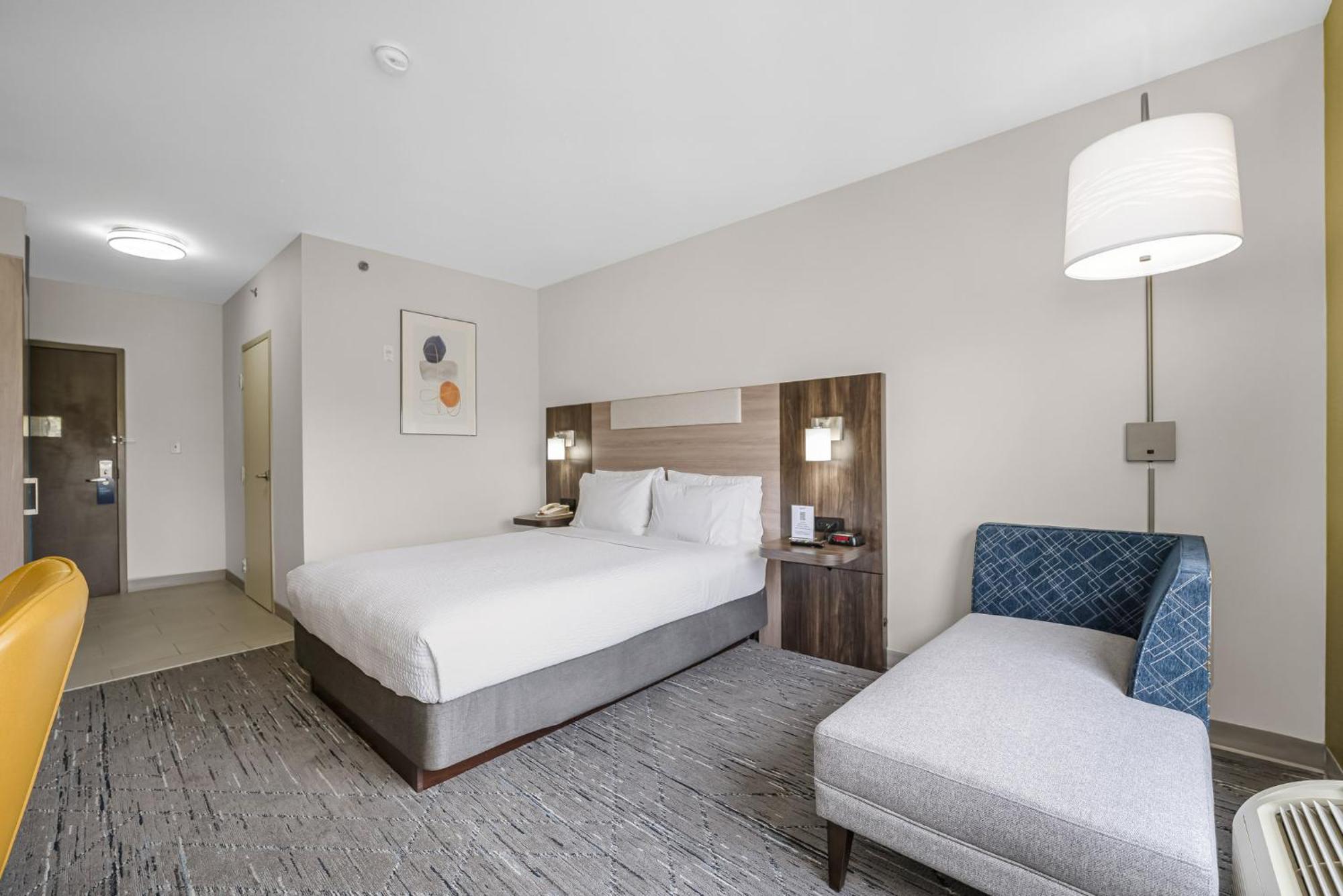 Holiday Inn Express Hotel & Suites-Edmonton South By Ihg Exterior foto