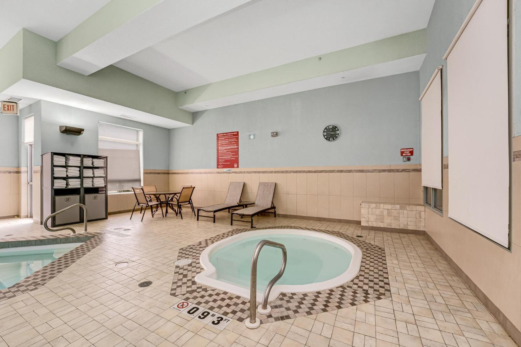 Holiday Inn Express Hotel & Suites-Edmonton South By Ihg Exterior foto