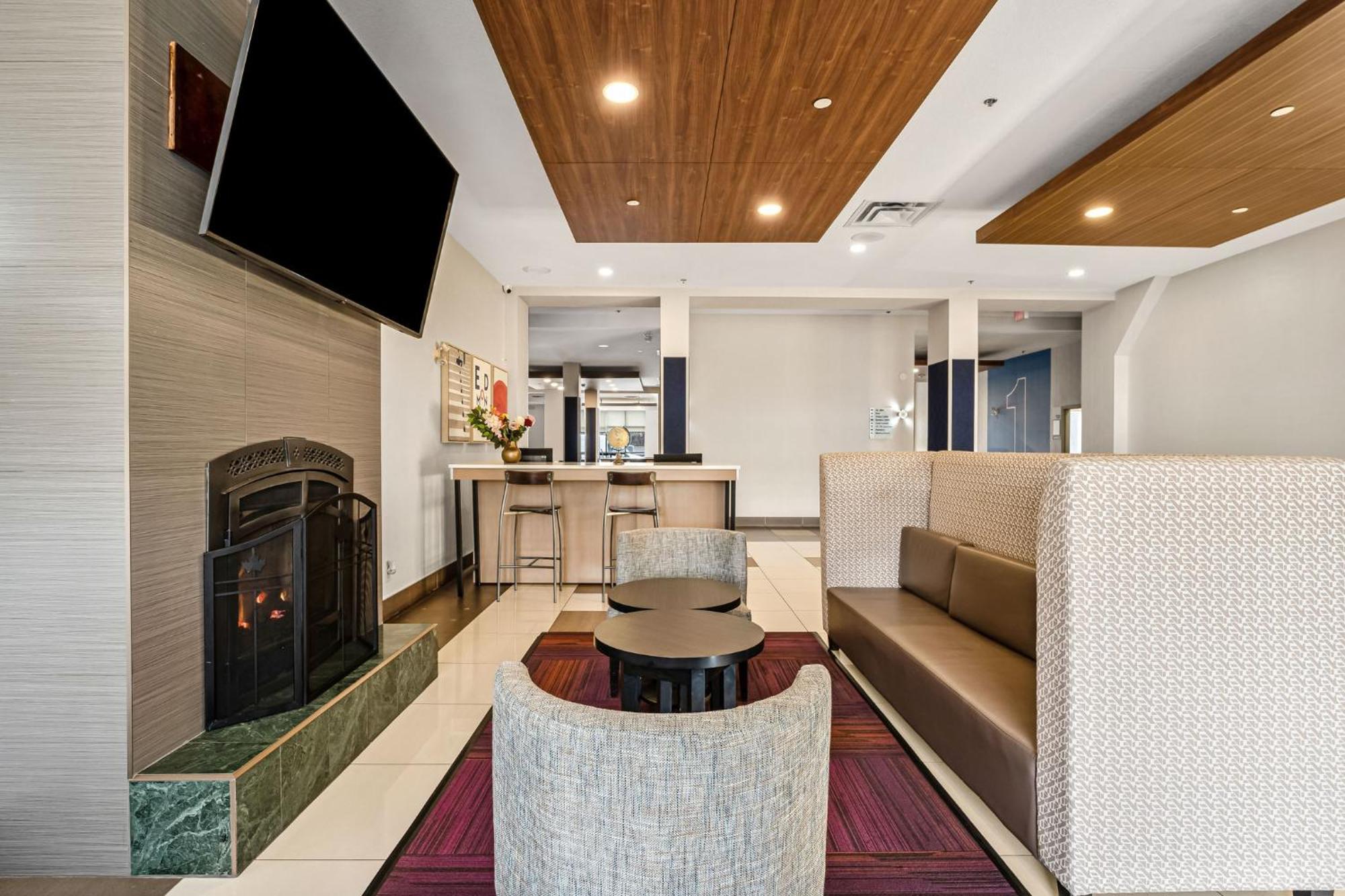 Holiday Inn Express Hotel & Suites-Edmonton South By Ihg Exterior foto